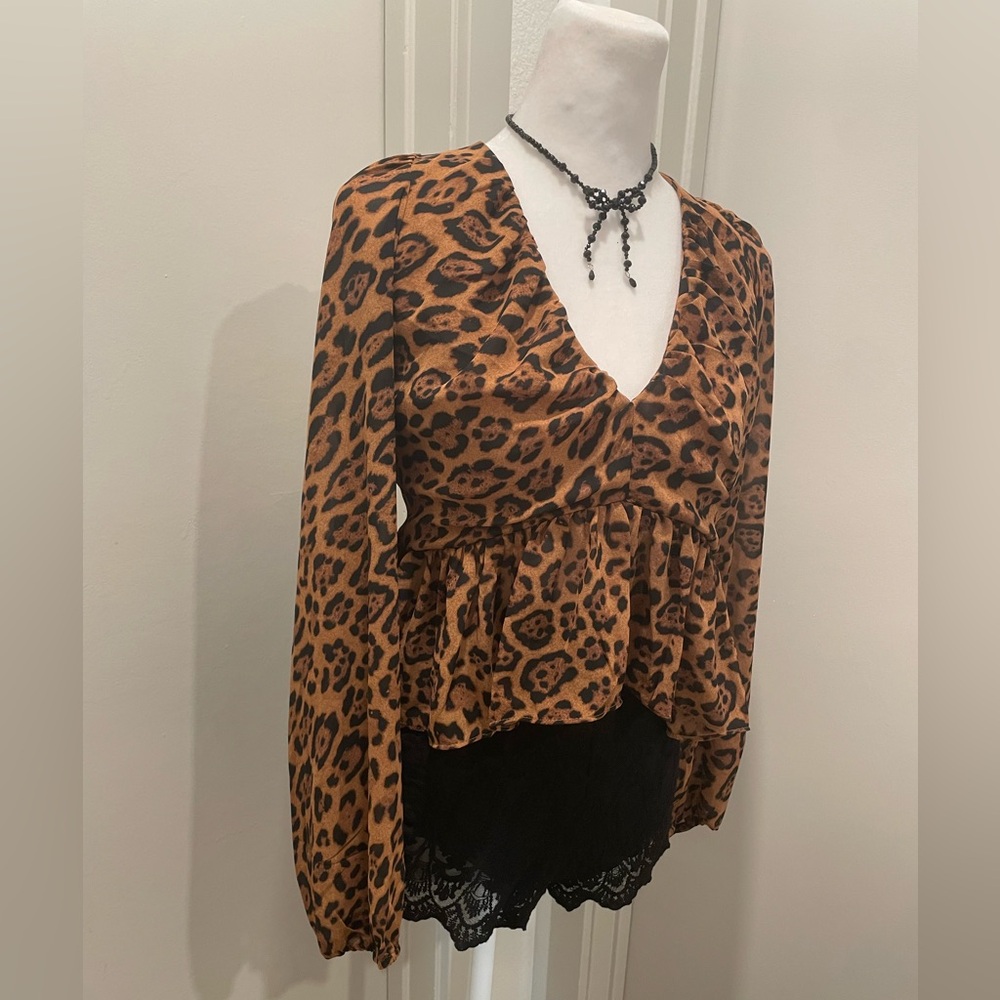 LIKE NEW H&M Brown & Black Leopard Print V-Neck Long-Sleeve Crop Top Blouse - S - Picture 3 of 14